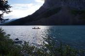 en canoa pel llac Louise, parc nacional de Banff